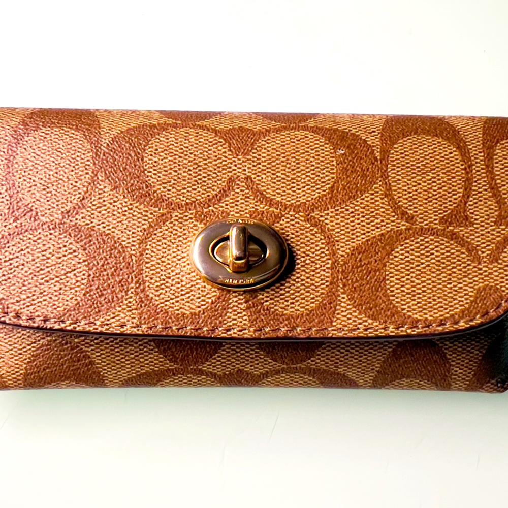 Coach sunglasses case…in EUC!!